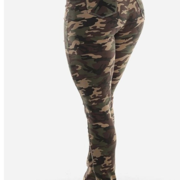 ModaXpress - High Rise Ripped - Camo Jeans NWT - Picture 3 of 7